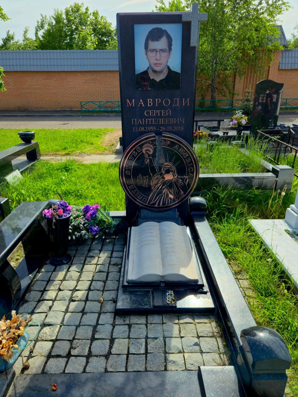 Фото Новосибирский режиссер снимает захватывающий фильм про могилы Шатунова, Децла и Жириновского 3